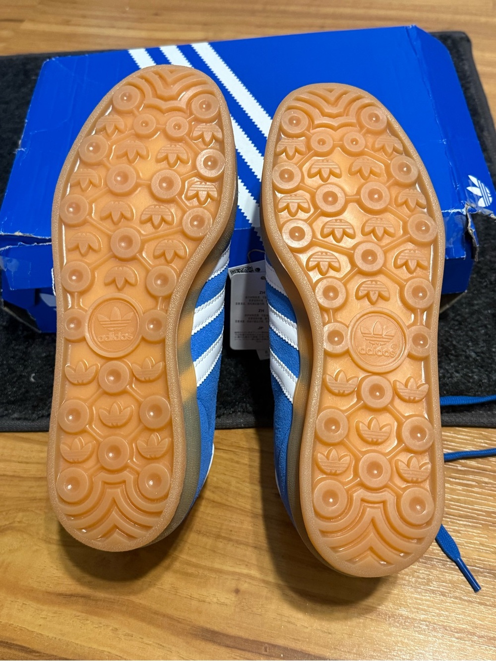 adidas Gazelle indoor Men's Blue Suede Sneakers with White Stripes, size 6 NIB - Picture 8 of 10